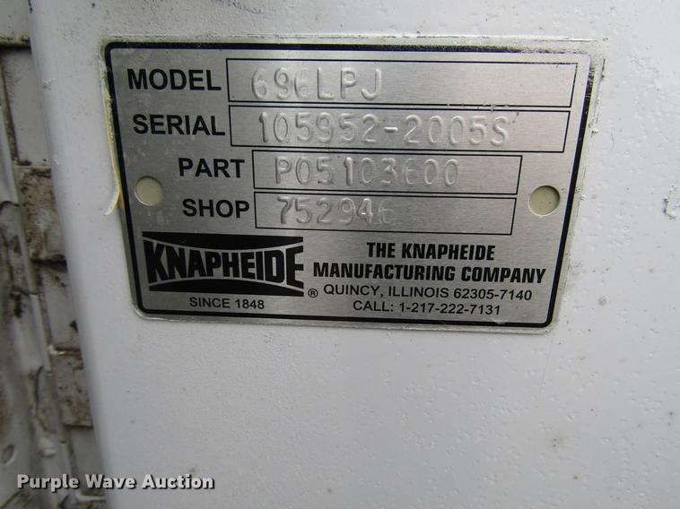 image for item DD3807 2005 Ford F250 Super Duty utility bed pickup truck