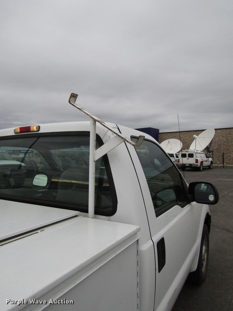 image for item DD3807 2005 Ford F250 Super Duty utility bed pickup truck