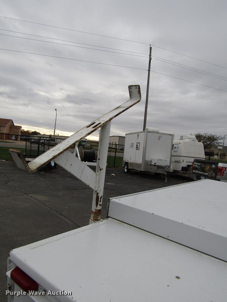 image for item DD3807 2005 Ford F250 Super Duty utility bed pickup truck