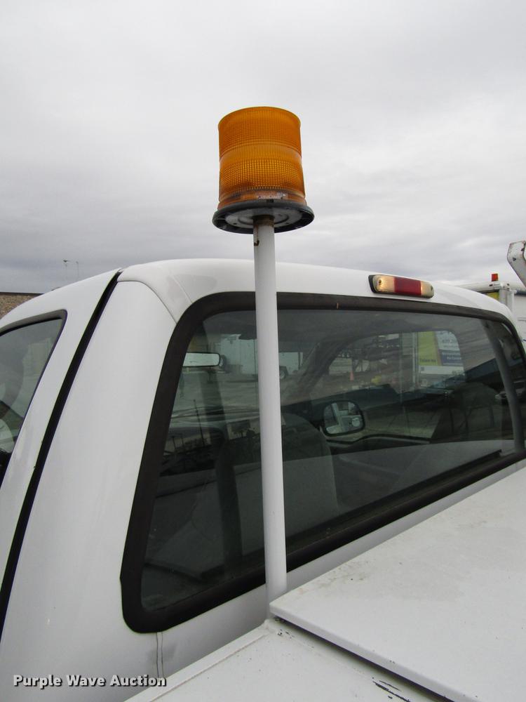 image for item DD3807 2005 Ford F250 Super Duty utility bed pickup truck