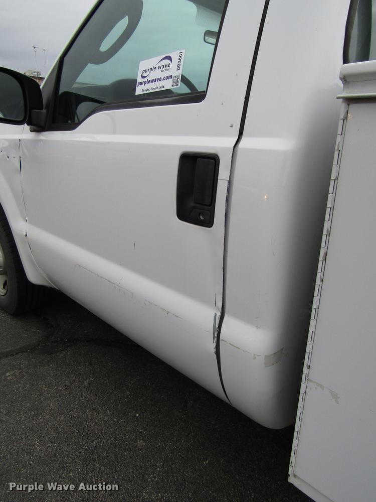 image for item DD3807 2005 Ford F250 Super Duty utility bed pickup truck