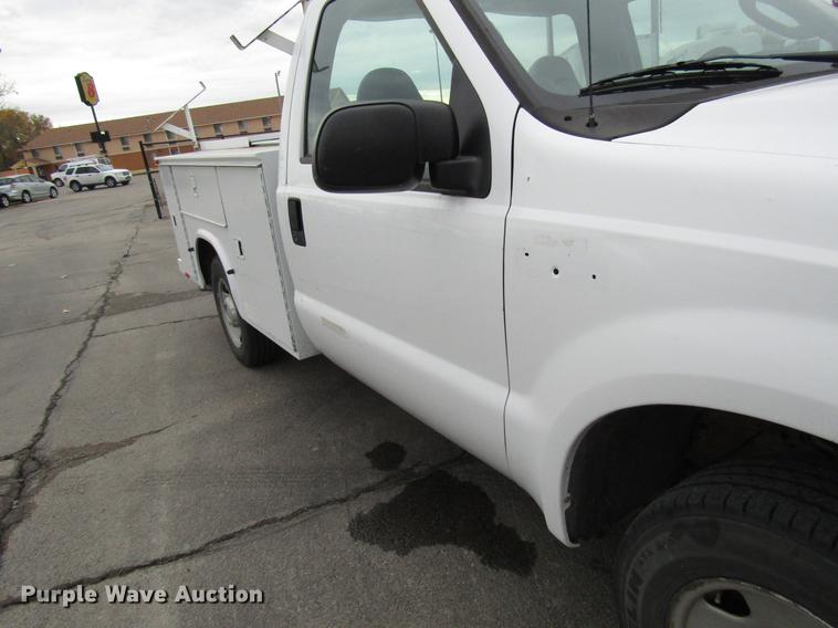 image for item DD3807 2005 Ford F250 Super Duty utility bed pickup truck