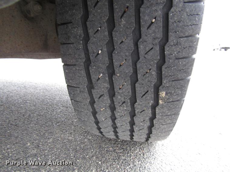 image for item DD3807 2005 Ford F250 Super Duty utility bed pickup truck