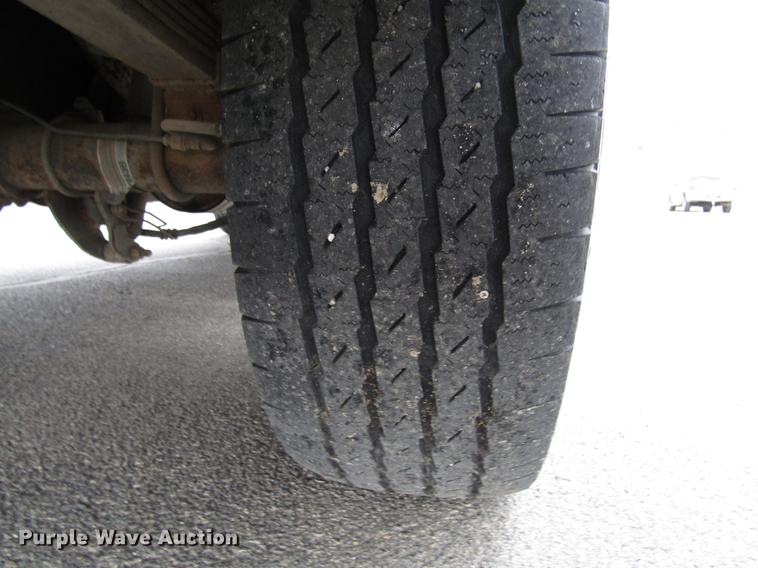 image for item DD3807 2005 Ford F250 Super Duty utility bed pickup truck