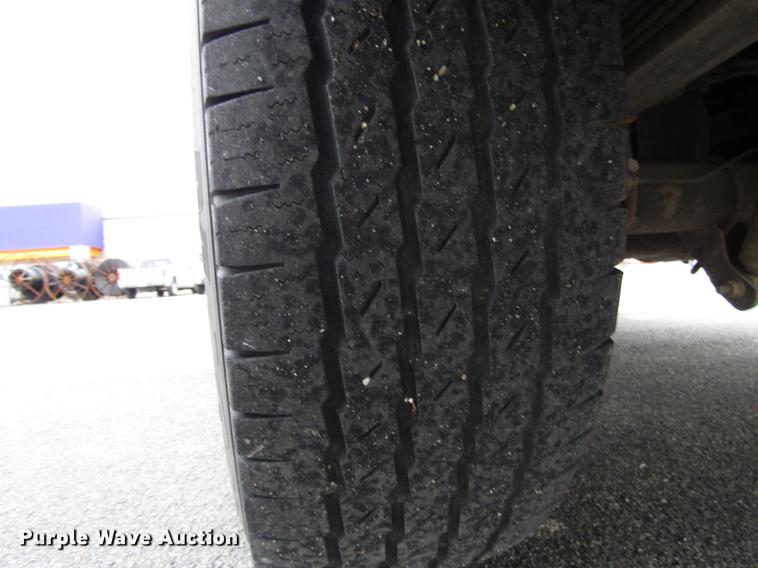 image for item DD3807 2005 Ford F250 Super Duty utility bed pickup truck