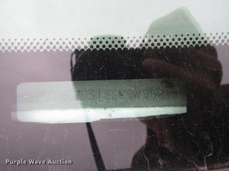 image for item DD3807 2005 Ford F250 Super Duty utility bed pickup truck