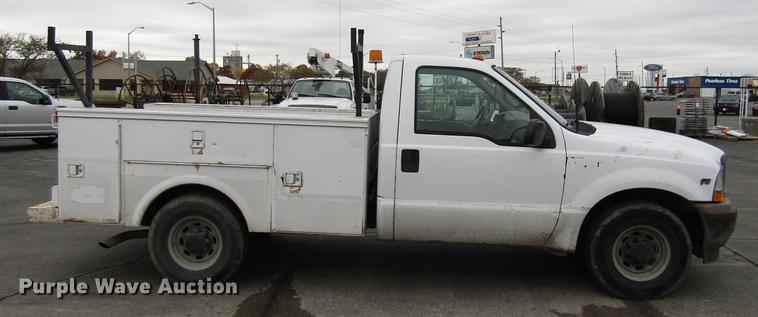 image for item DD3808 2002 Ford F250 Super Duty utility bed pickup truck