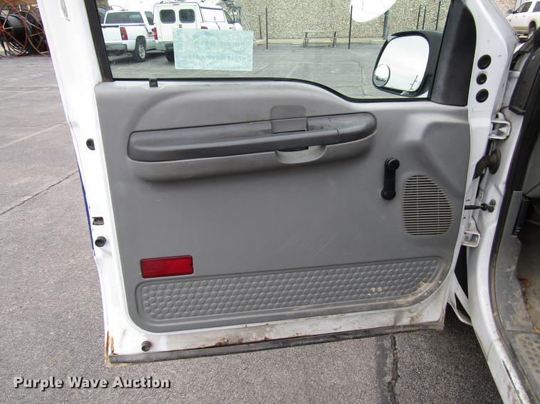 image for item DD3808 2002 Ford F250 Super Duty utility bed pickup truck