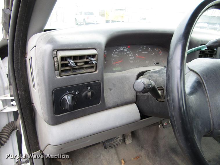 image for item DD3808 2002 Ford F250 Super Duty utility bed pickup truck