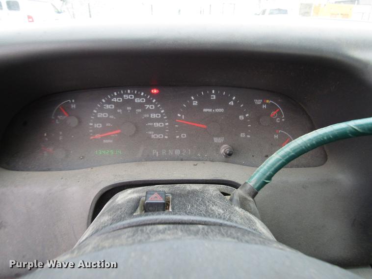 image for item DD3808 2002 Ford F250 Super Duty utility bed pickup truck