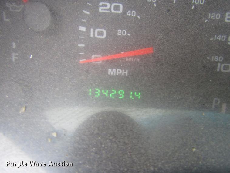 image for item DD3808 2002 Ford F250 Super Duty utility bed pickup truck