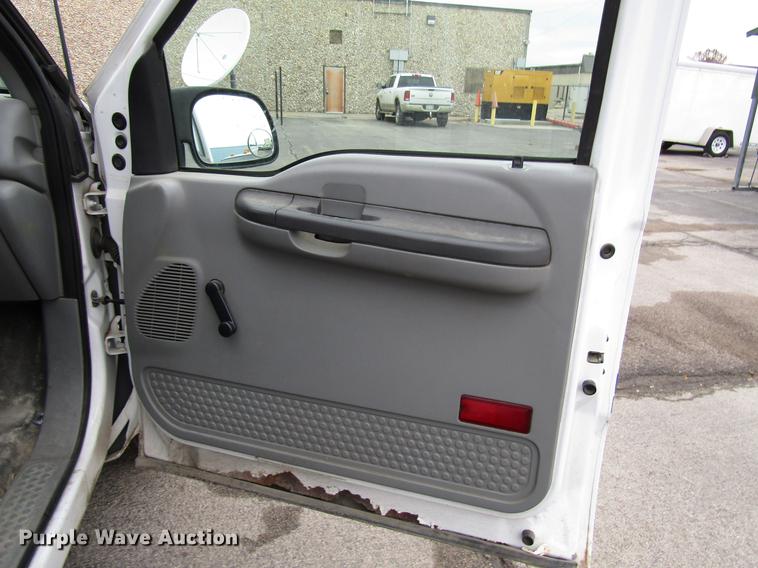 image for item DD3808 2002 Ford F250 Super Duty utility bed pickup truck