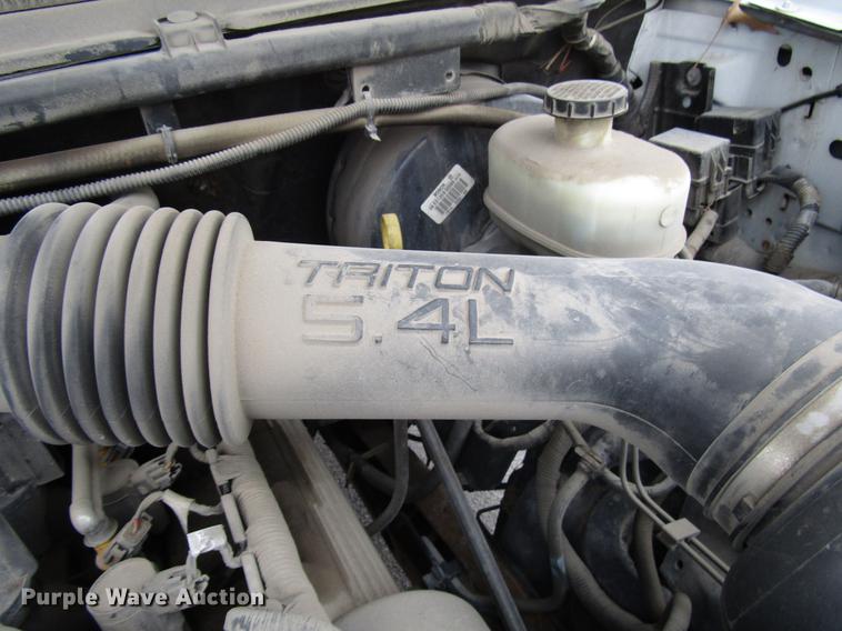 image for item DD3808 2002 Ford F250 Super Duty utility bed pickup truck