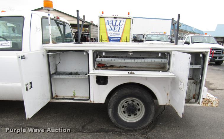 image for item DD3808 2002 Ford F250 Super Duty utility bed pickup truck