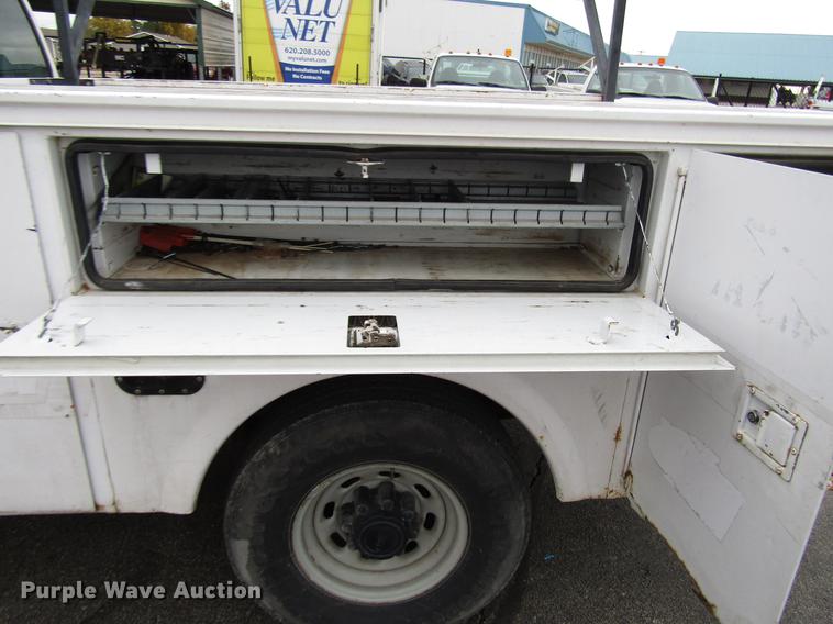 image for item DD3808 2002 Ford F250 Super Duty utility bed pickup truck