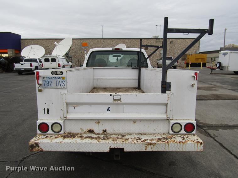 image for item DD3808 2002 Ford F250 Super Duty utility bed pickup truck