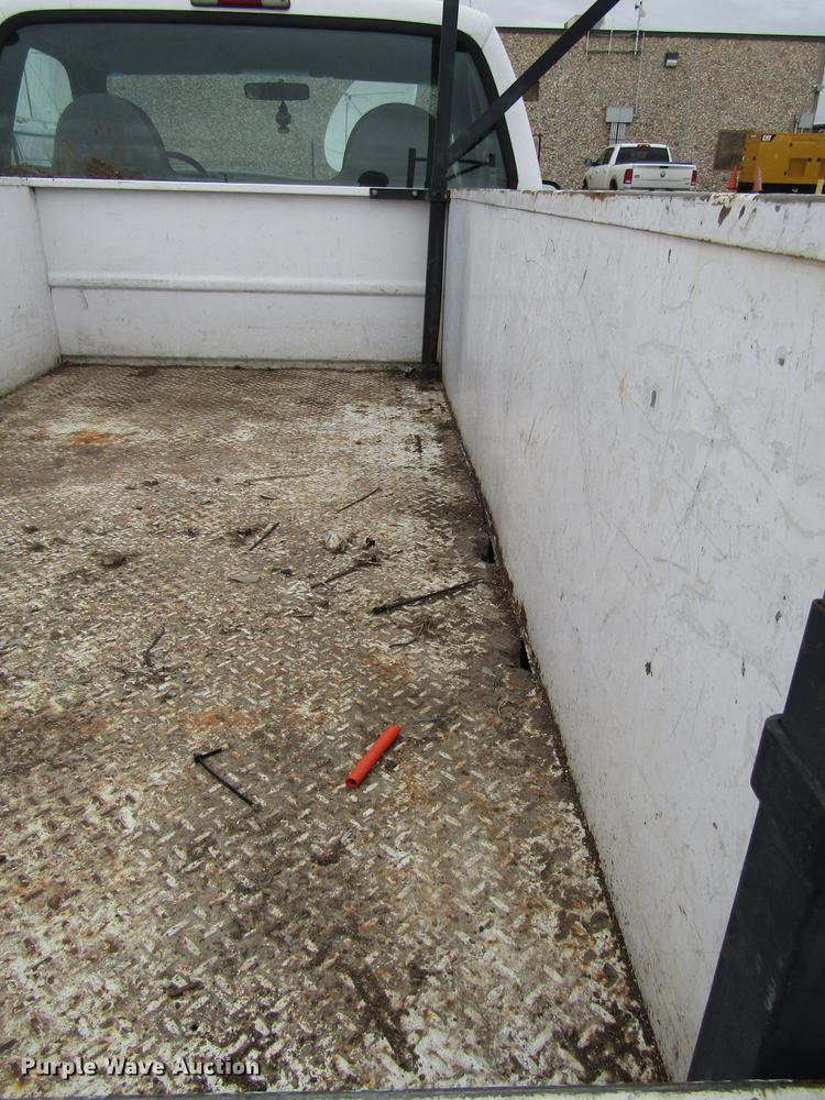 image for item DD3808 2002 Ford F250 Super Duty utility bed pickup truck