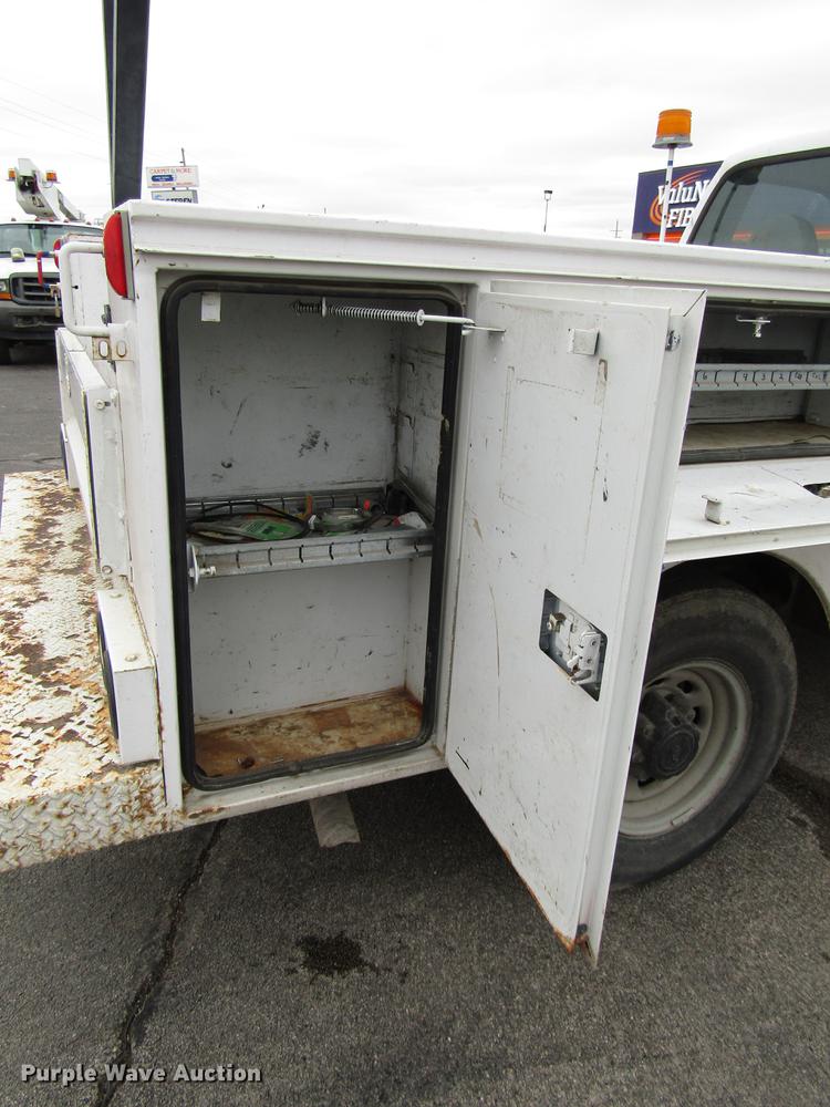 image for item DD3808 2002 Ford F250 Super Duty utility bed pickup truck