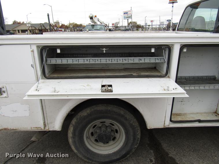 image for item DD3808 2002 Ford F250 Super Duty utility bed pickup truck