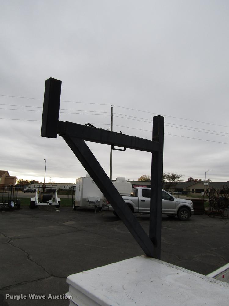 image for item DD3808 2002 Ford F250 Super Duty utility bed pickup truck