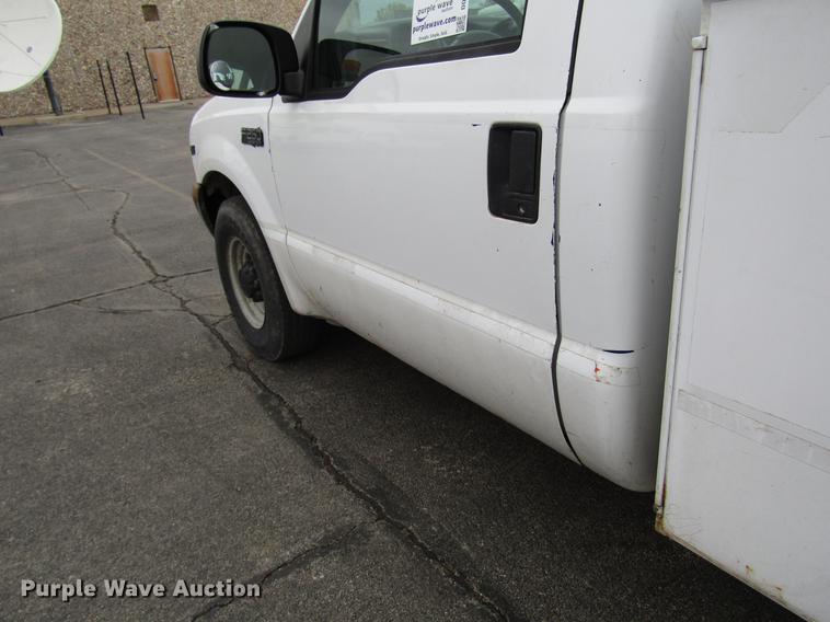 image for item DD3808 2002 Ford F250 Super Duty utility bed pickup truck