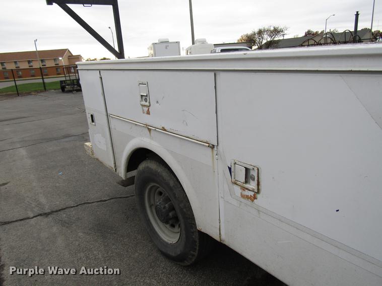 image for item DD3808 2002 Ford F250 Super Duty utility bed pickup truck