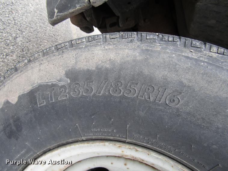 image for item DD3808 2002 Ford F250 Super Duty utility bed pickup truck