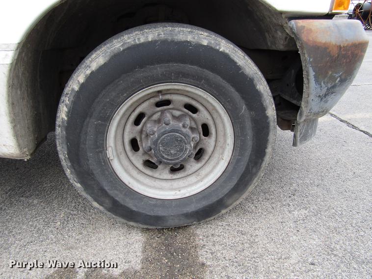 image for item DD3808 2002 Ford F250 Super Duty utility bed pickup truck