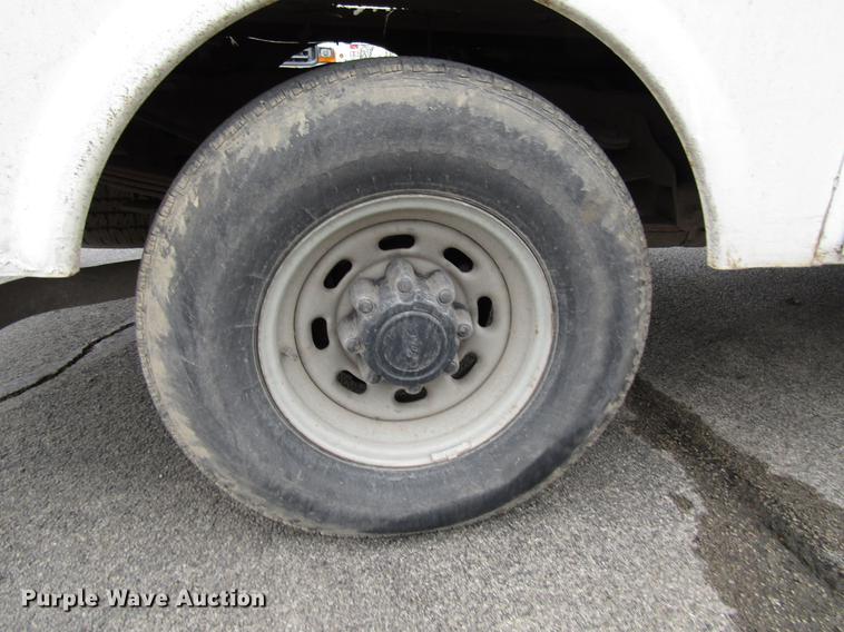 image for item DD3808 2002 Ford F250 Super Duty utility bed pickup truck