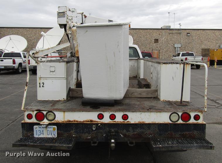 image for item DD3809 2001 Ford F450 Super Duty bucket truck