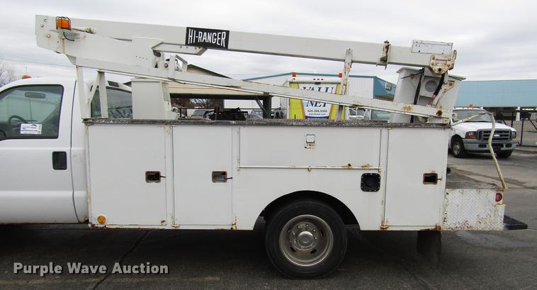image for item DD3809 2001 Ford F450 Super Duty bucket truck
