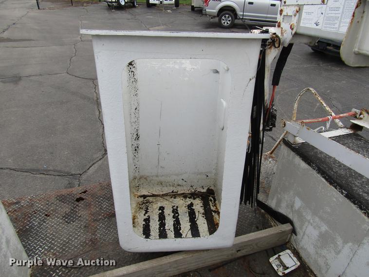 image for item DD3809 2001 Ford F450 Super Duty bucket truck