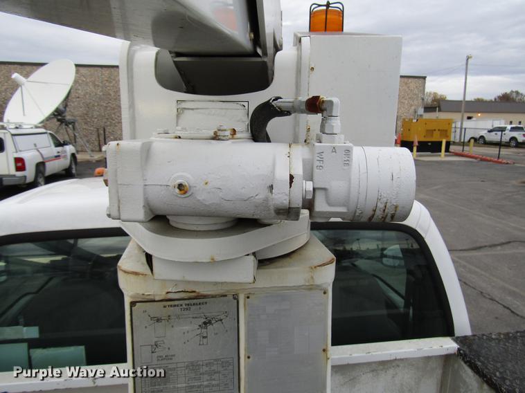 image for item DD3809 2001 Ford F450 Super Duty bucket truck