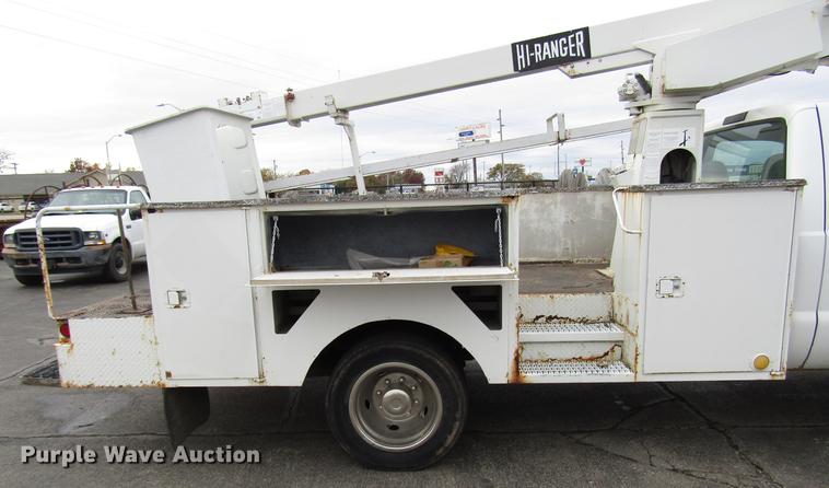 image for item DD3809 2001 Ford F450 Super Duty bucket truck