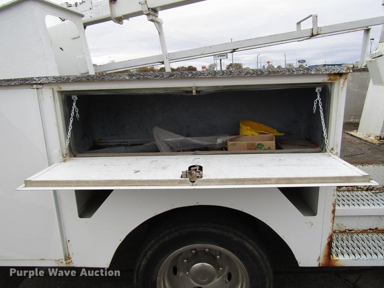 image for item DD3809 2001 Ford F450 Super Duty bucket truck