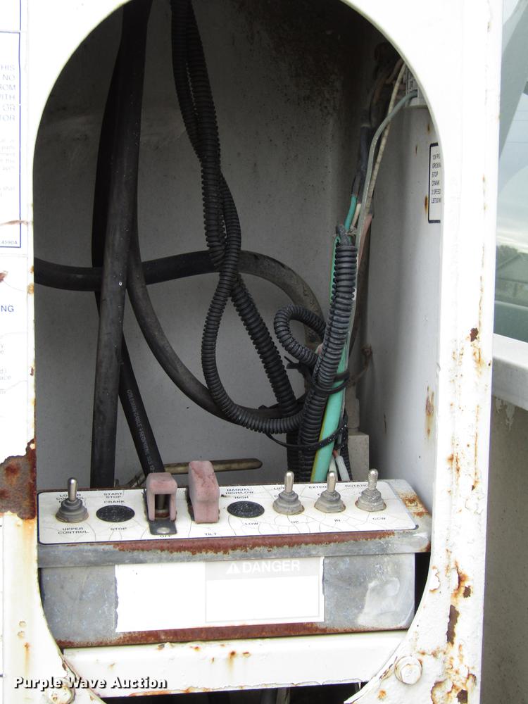 image for item DD3809 2001 Ford F450 Super Duty bucket truck