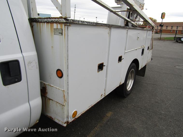 image for item DD3809 2001 Ford F450 Super Duty bucket truck