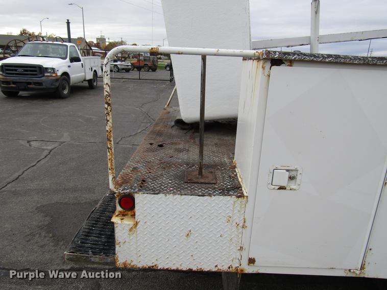 image for item DD3809 2001 Ford F450 Super Duty bucket truck