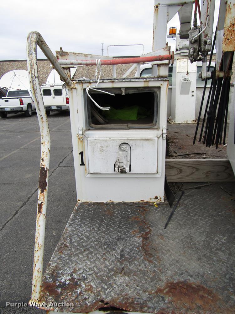 image for item DD3809 2001 Ford F450 Super Duty bucket truck