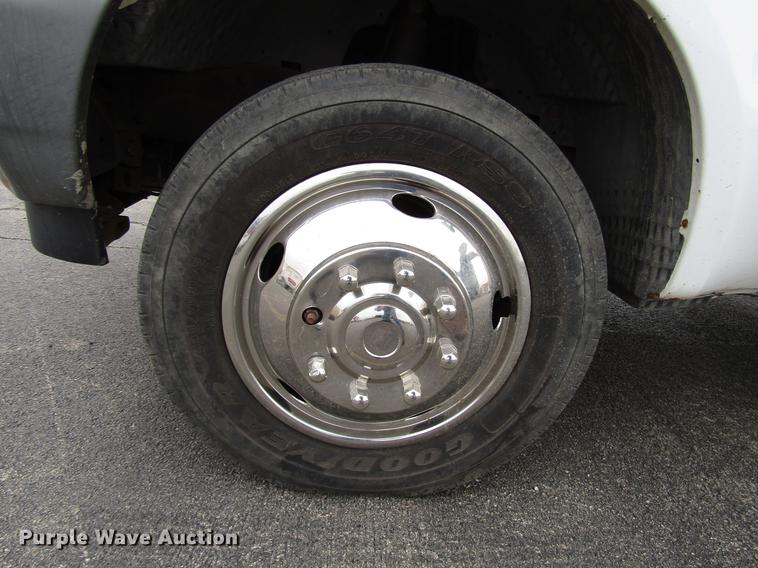 image for item DD3809 2001 Ford F450 Super Duty bucket truck