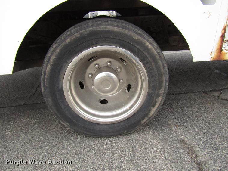 image for item DD3809 2001 Ford F450 Super Duty bucket truck