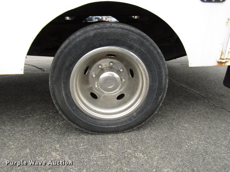 image for item DD3809 2001 Ford F450 Super Duty bucket truck