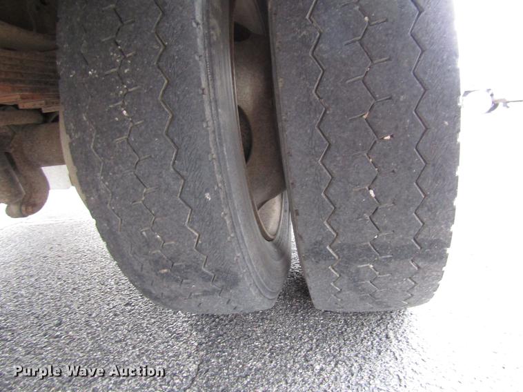 image for item DD3809 2001 Ford F450 Super Duty bucket truck