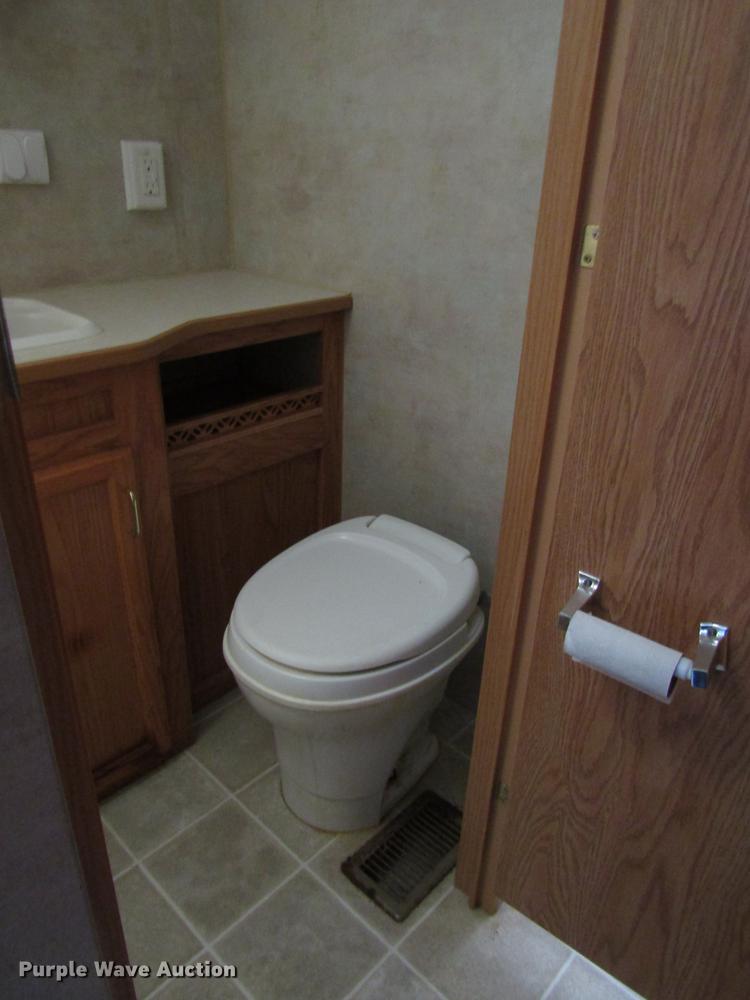 image for item DD3822 2004 Jayco 25RKS Jayflight camper