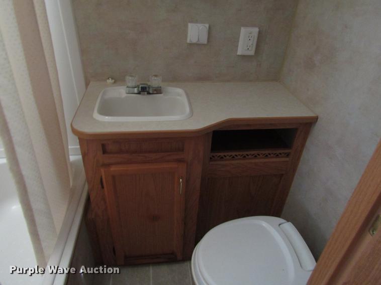 image for item DD3822 2004 Jayco 25RKS Jayflight camper