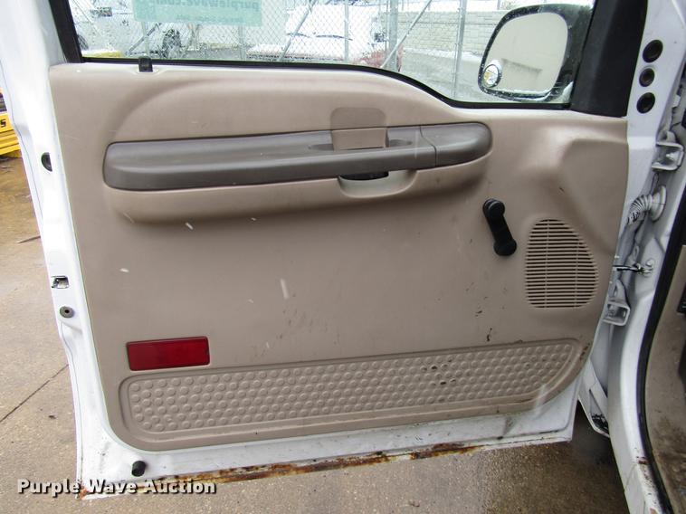 image for item DD3824 2002 Ford F250 Super Duty pickup truck