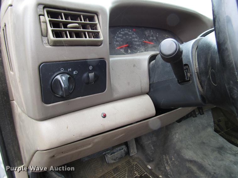 image for item DD3824 2002 Ford F250 Super Duty pickup truck