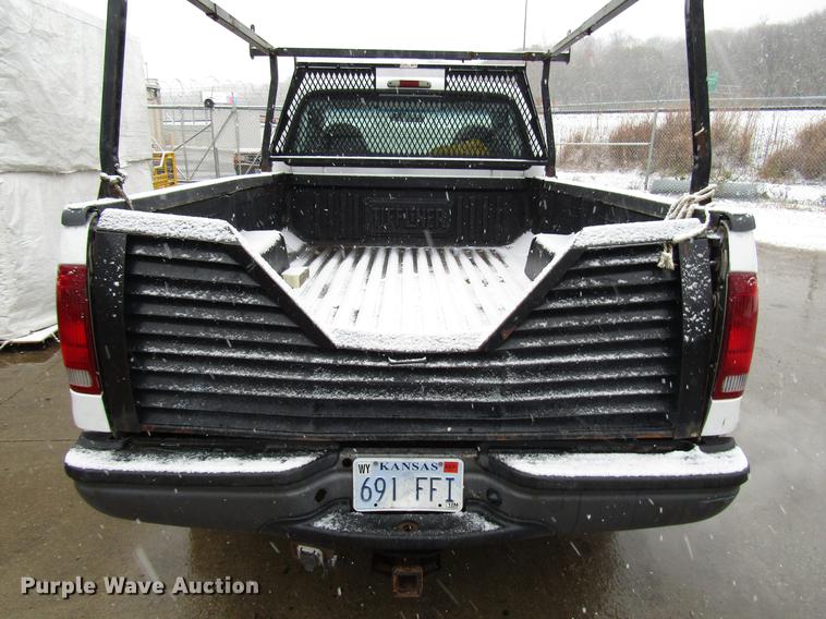 image for item DD3824 2002 Ford F250 Super Duty pickup truck