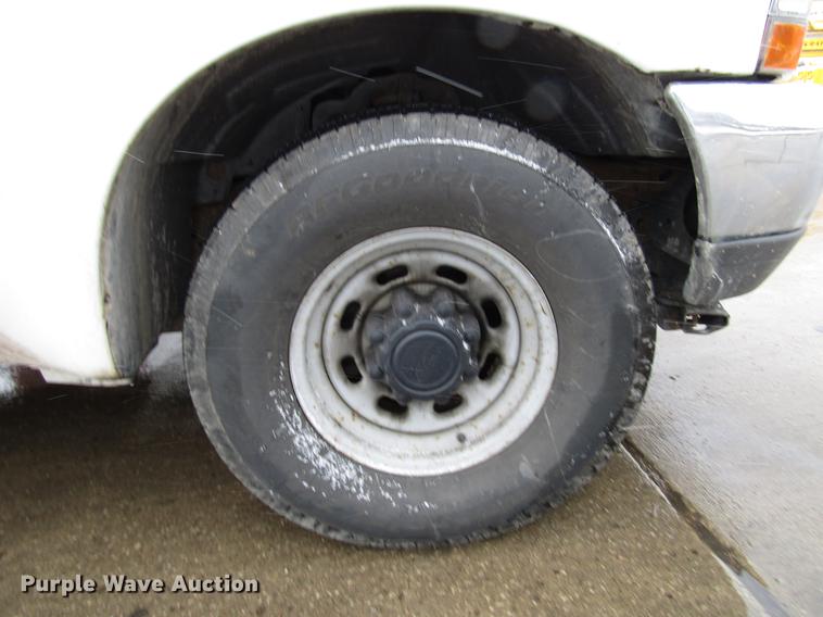 image for item DD3824 2002 Ford F250 Super Duty pickup truck