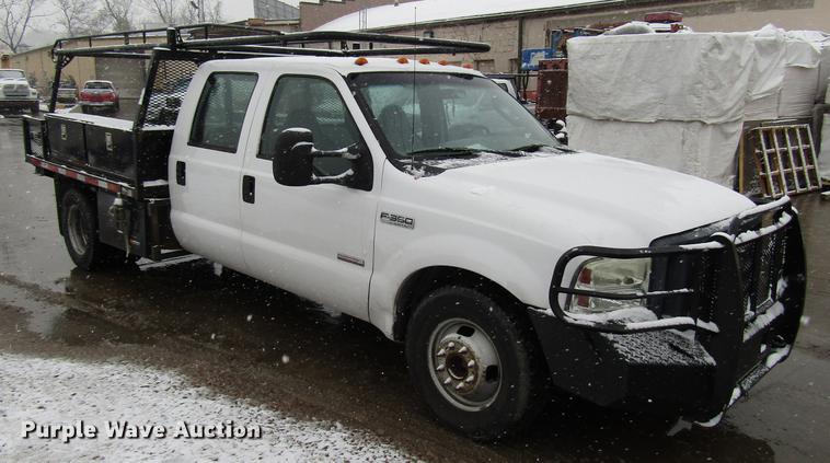 image for item DD3825 2007 Ford F350 Super Duty Crew Cab flatbed pickup truck